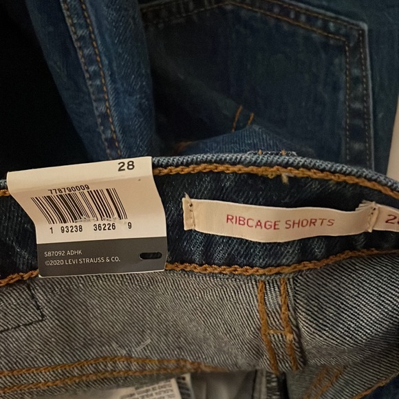 LEVI’S Ribcage Short - Picture 4 of 4